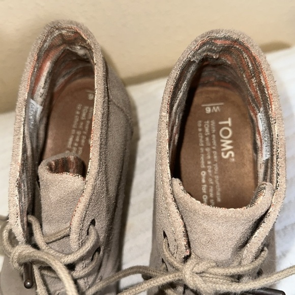 Tom’s suede ankle boots size 6 - Picture 2 of 8